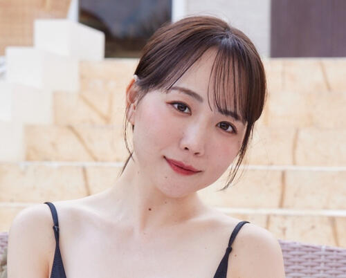 「会社員のお姉さん」インフルエンサー「童話の世界のお姫様」白ワンピ姿でイタリア本場を堪能