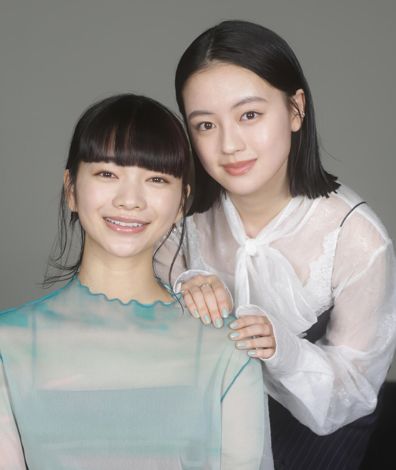 見上愛（左）と上坂樹里