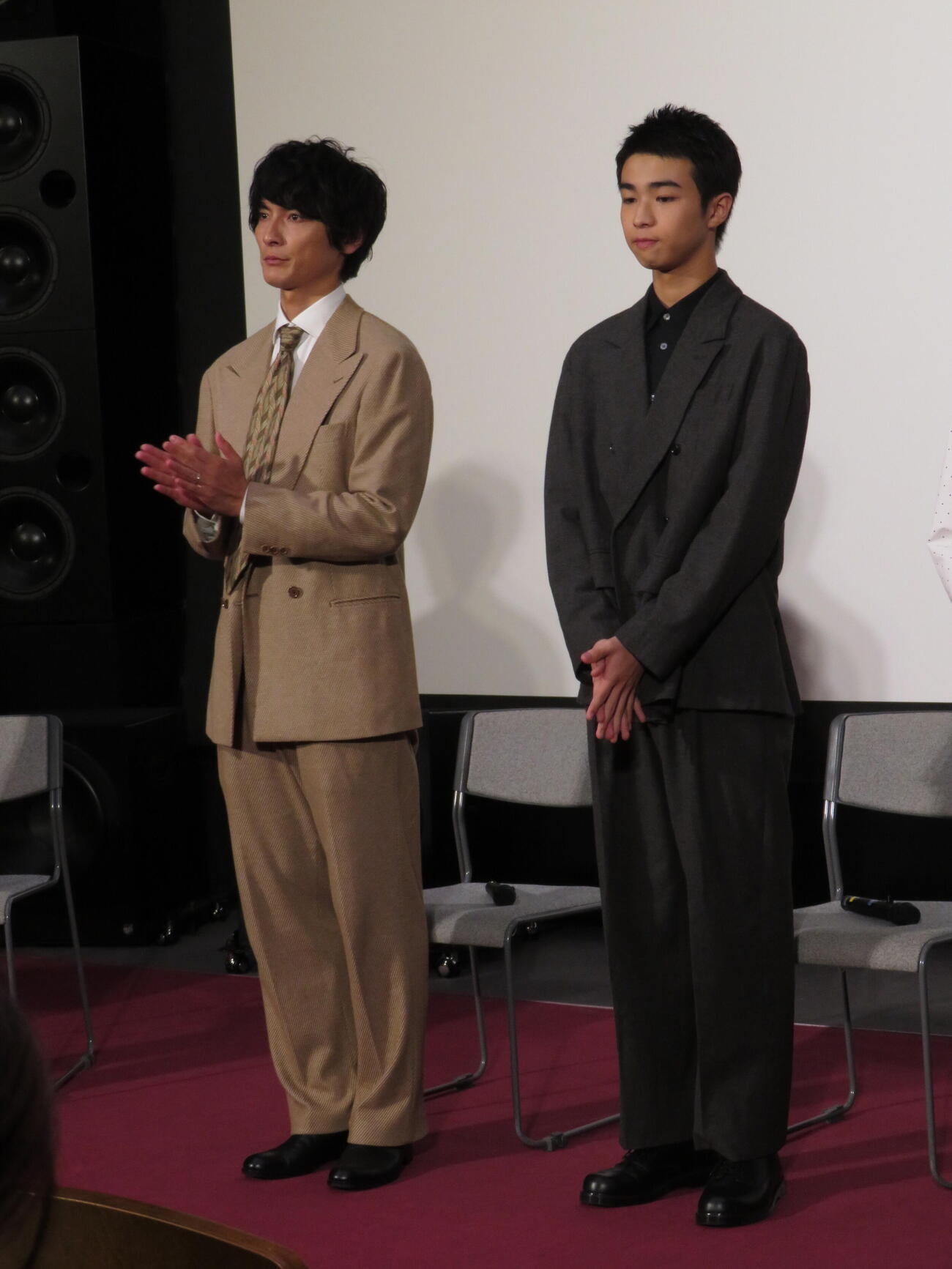 NHKの特集ドラマ「手塚治虫の戦争」試写会に登壇した高良健吾（左）と原田琥之佑（撮影・村上幸将）
