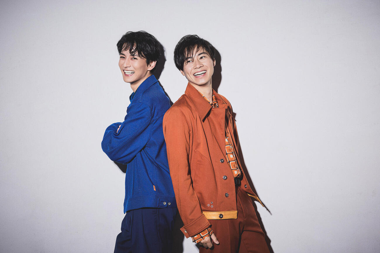 舞台「The Four of Us」に出演する渡邊圭祐（左）、戸塚純貴