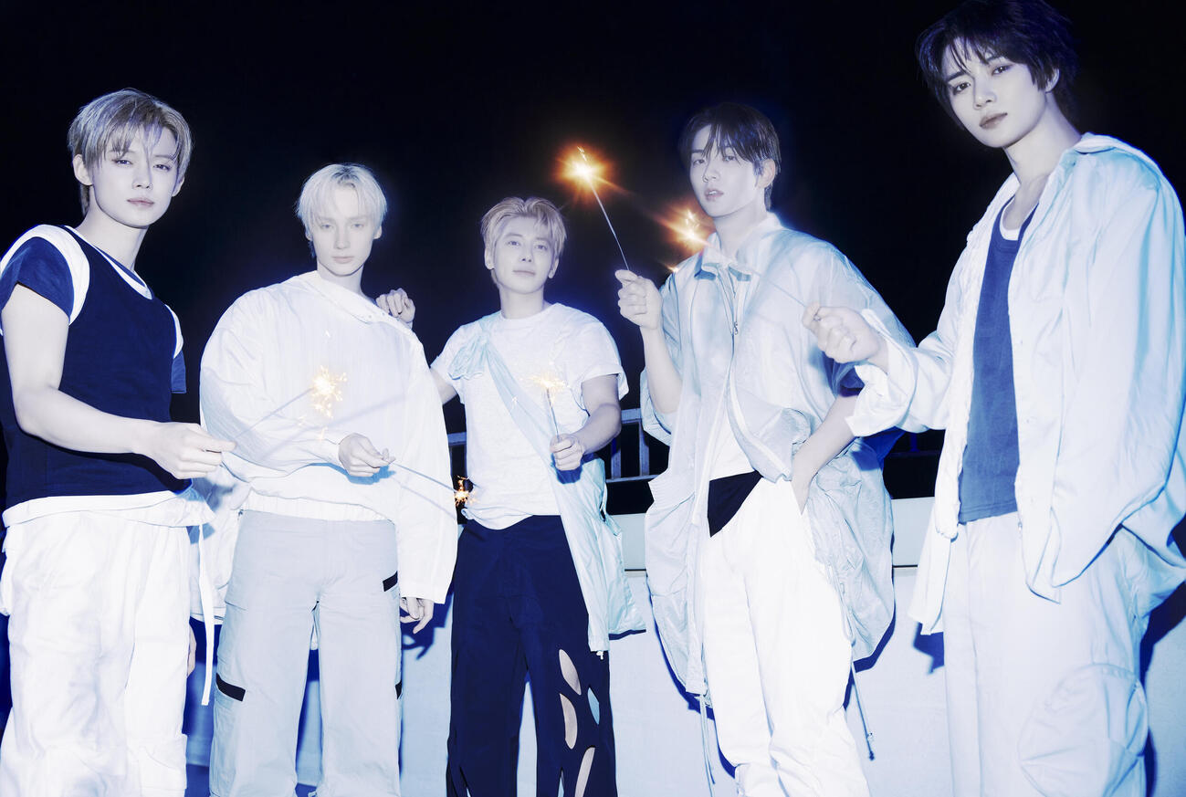 花火と新曲の楽曲コラボが決まったTOMORROW X TOGETHER
