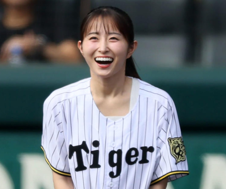 始球式を行った読売テレビ佐藤佳奈アナ（2025年9月）