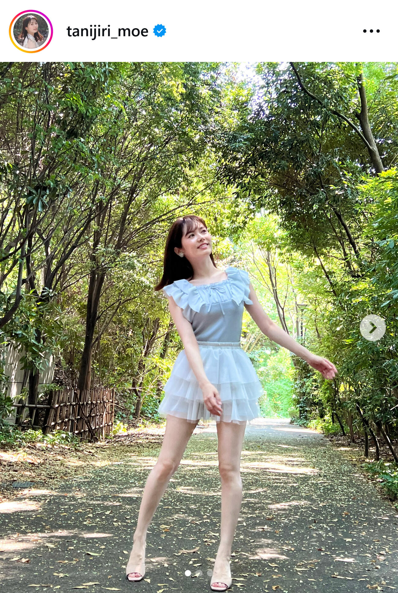 美脚を披露した谷尻萌（谷尻萌のインスタグラムから）