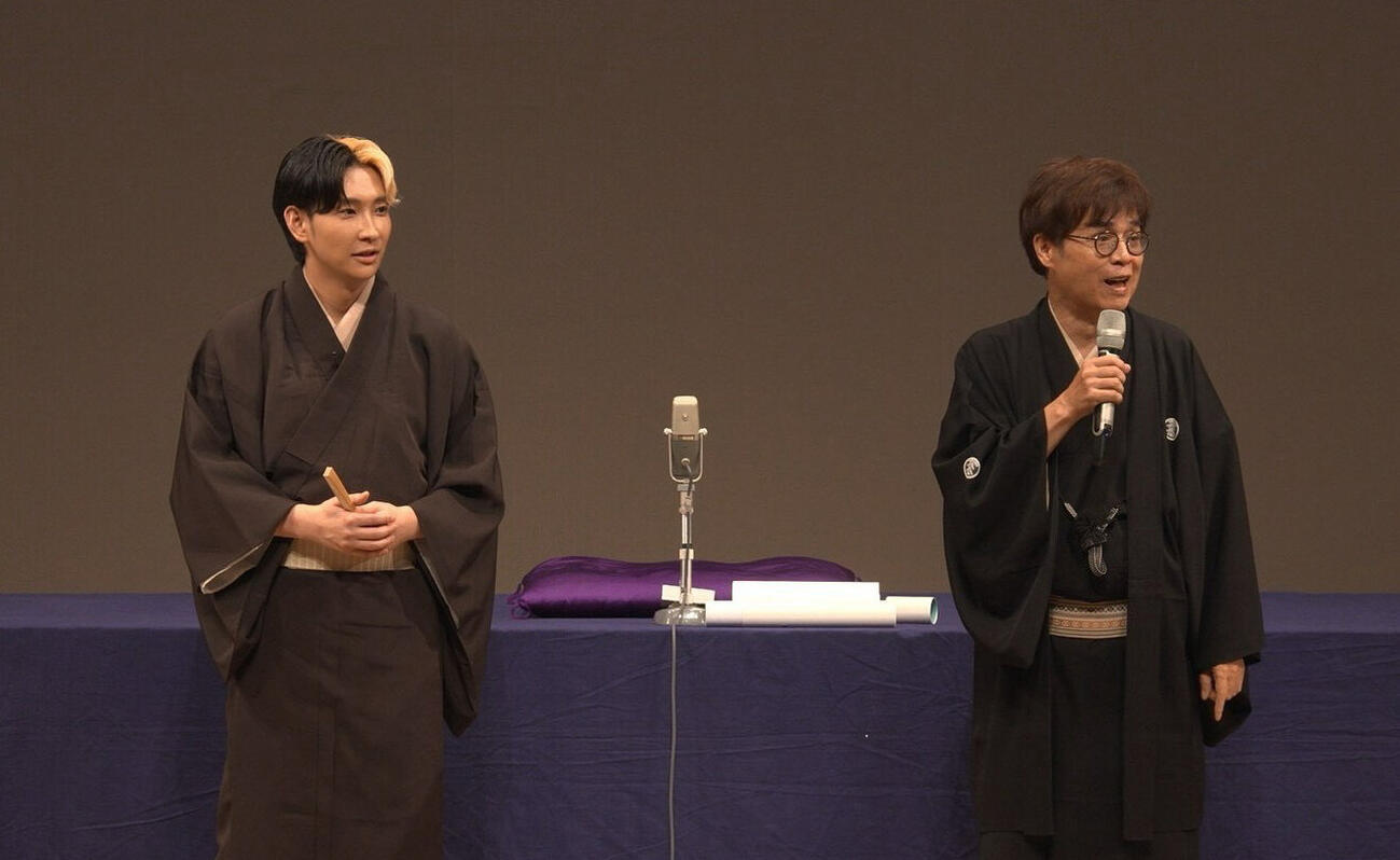 落語家立川さぎ志として「立川さぎ志独演会」を行ったYouTuberのヒカル（左）。右は師匠の立川志らく