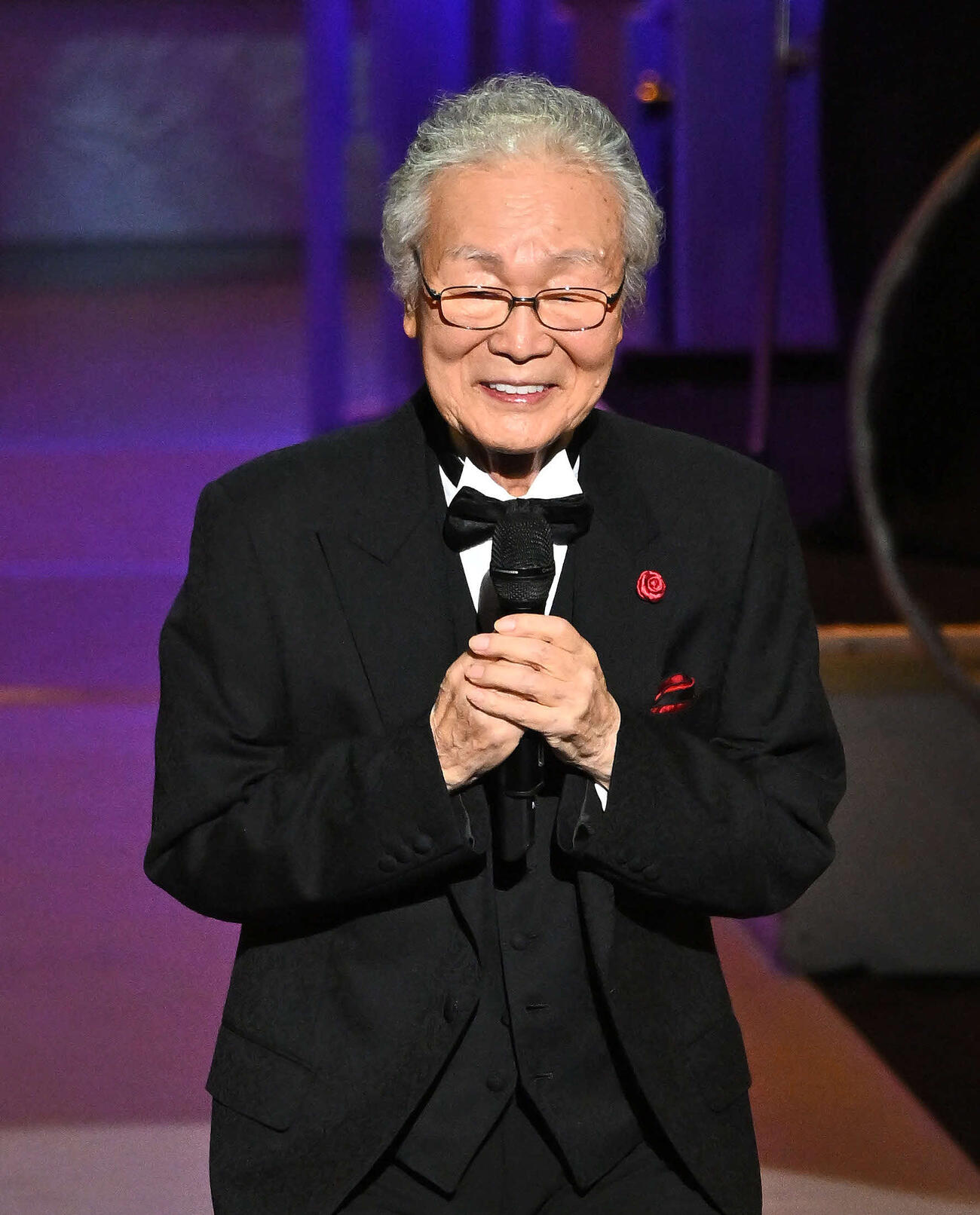 歌謡祭で熱唱する菅原洋一さん（2025年10月撮影）