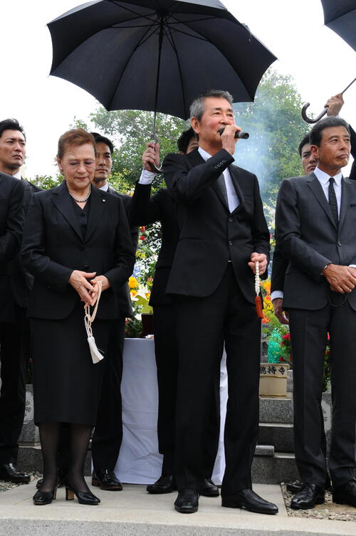 渡哲也さんが愛と人生語る120の言葉　舘ひろし「人生変わった」言葉とは　七回忌前に書籍発売