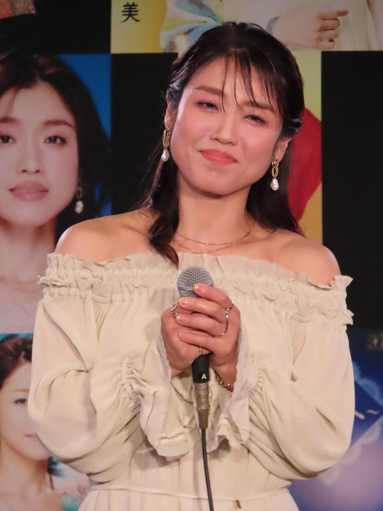 新曲「カクテル」発売記念のカクテル・パーティーを開催した川野夏美