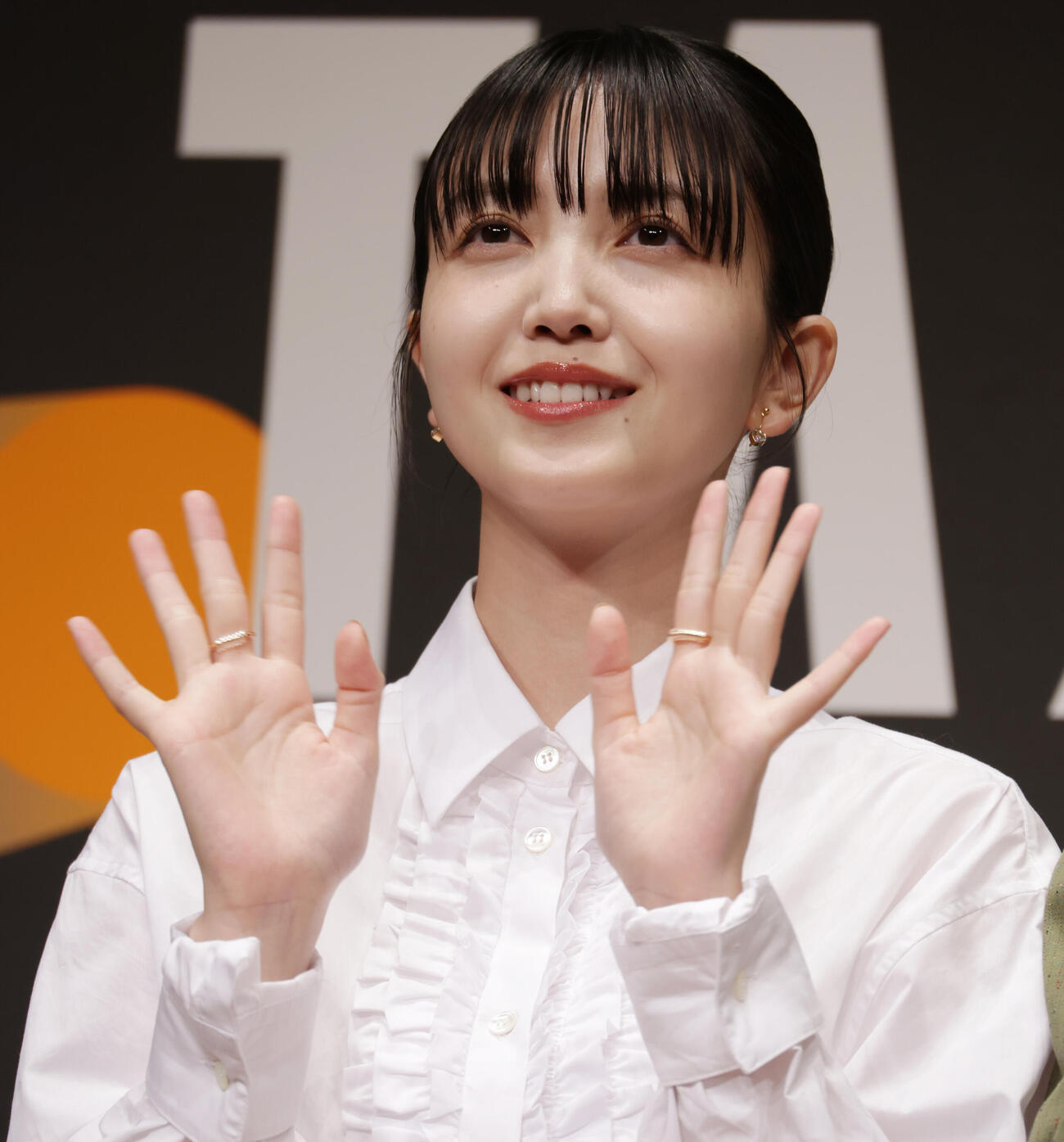 タクシー映画祭「TAXIATER」公開記念イベントであいさつする久保史緒里（撮影・中島郁夫）