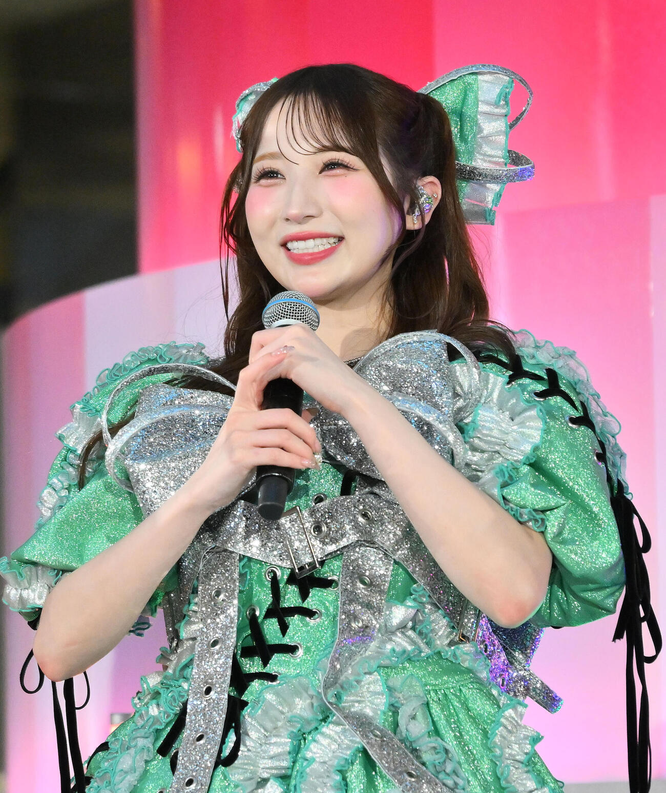 「ひんやりKITTE」オープニングセレモニーに臨むCANDY TUNEの小川奈々子（撮影・滝沢徹郎）