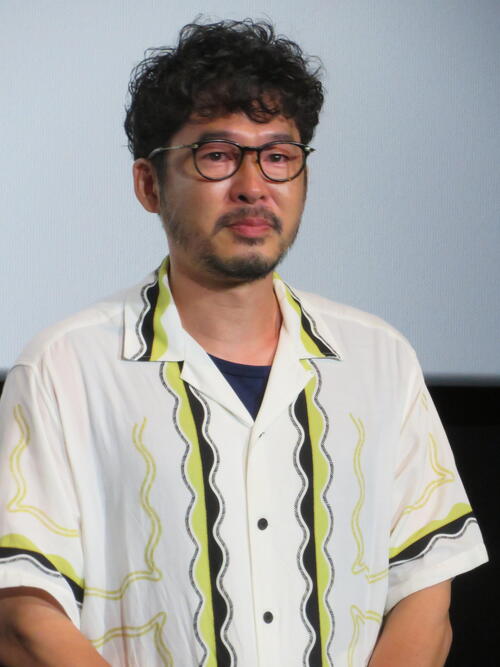 毎熊克哉の主演映画舞台あいさつで監督が感極まり涙…客席から「頑張れ」の声と拍手