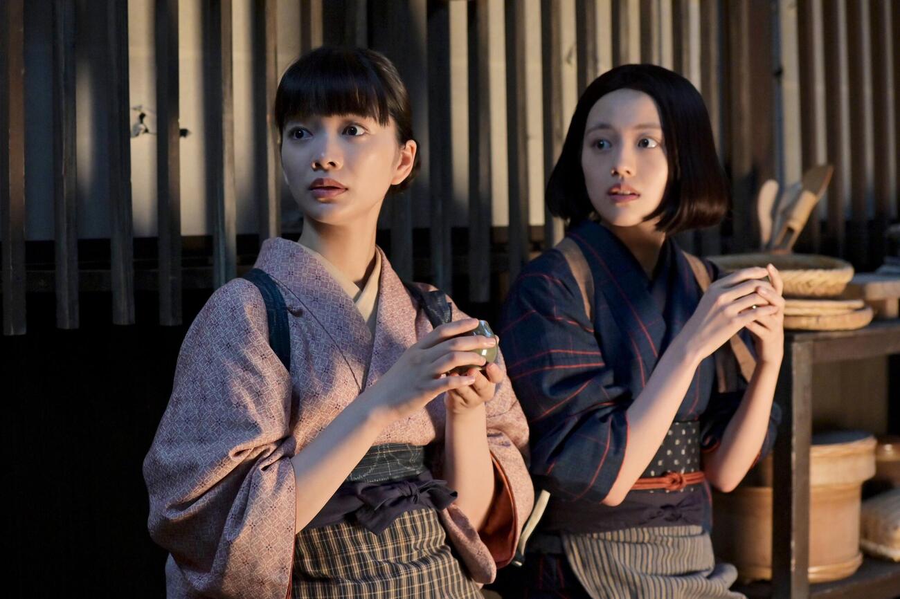 「風、薫る」でダブルヒロインを演じる一ノ瀬りん役の見上愛（左）と大家直美役の上坂樹里