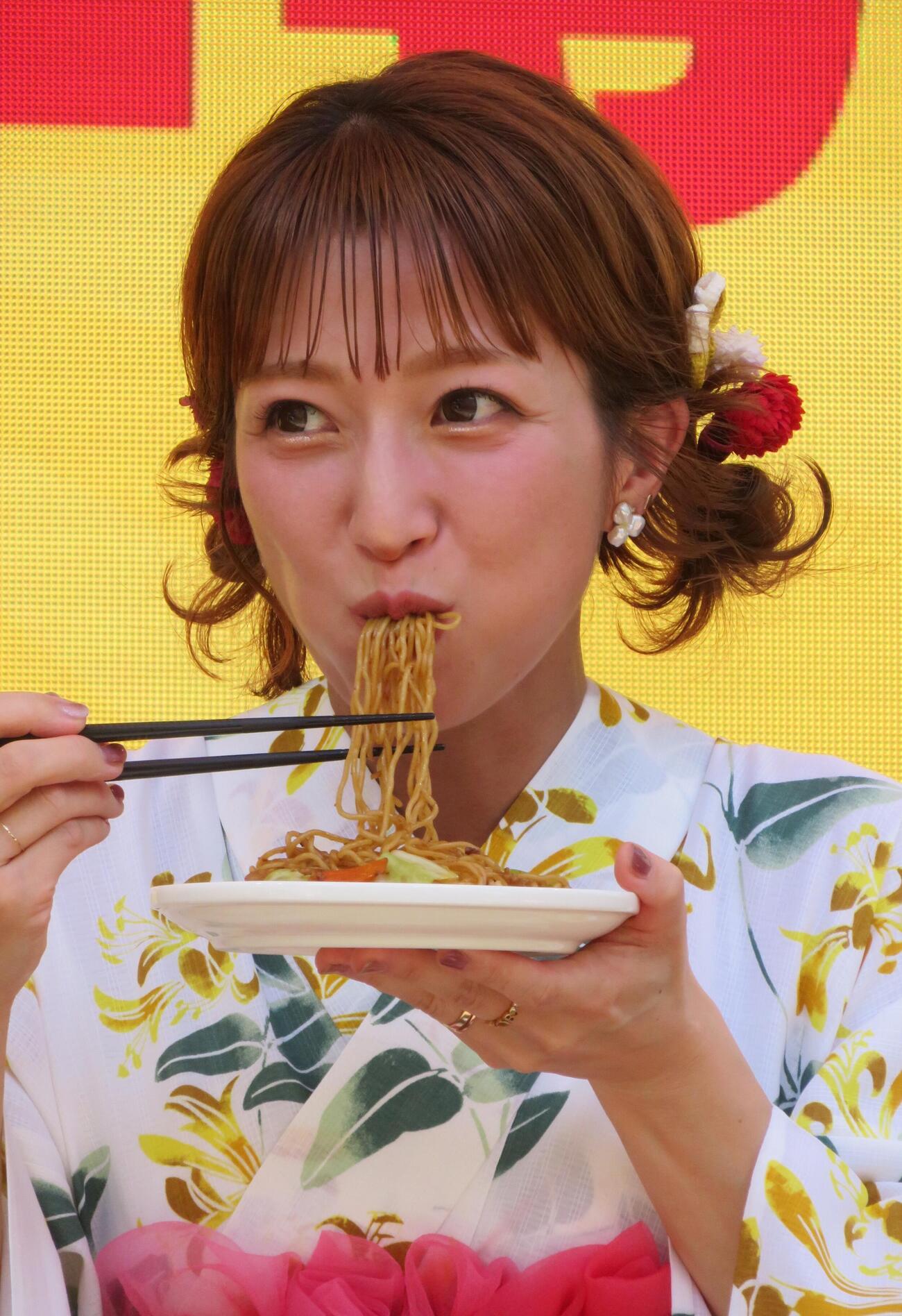 「焼そばはマルちゃん2026」の発表会を行った辻希美（撮影・松本久）