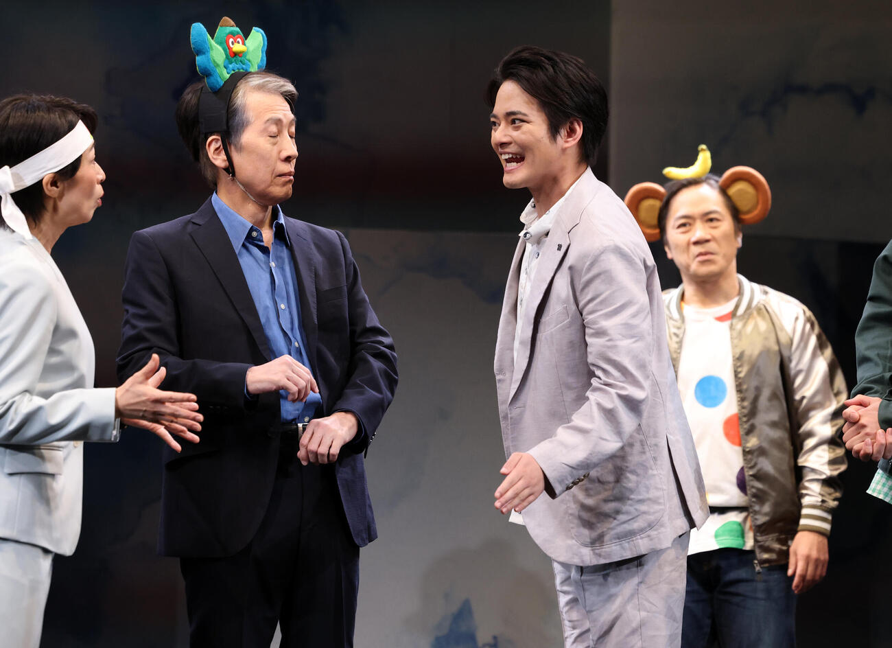 第三舞台「パレイドリア」のプレスコールで熱演する中山優馬（右）（撮影・浅見桂子）