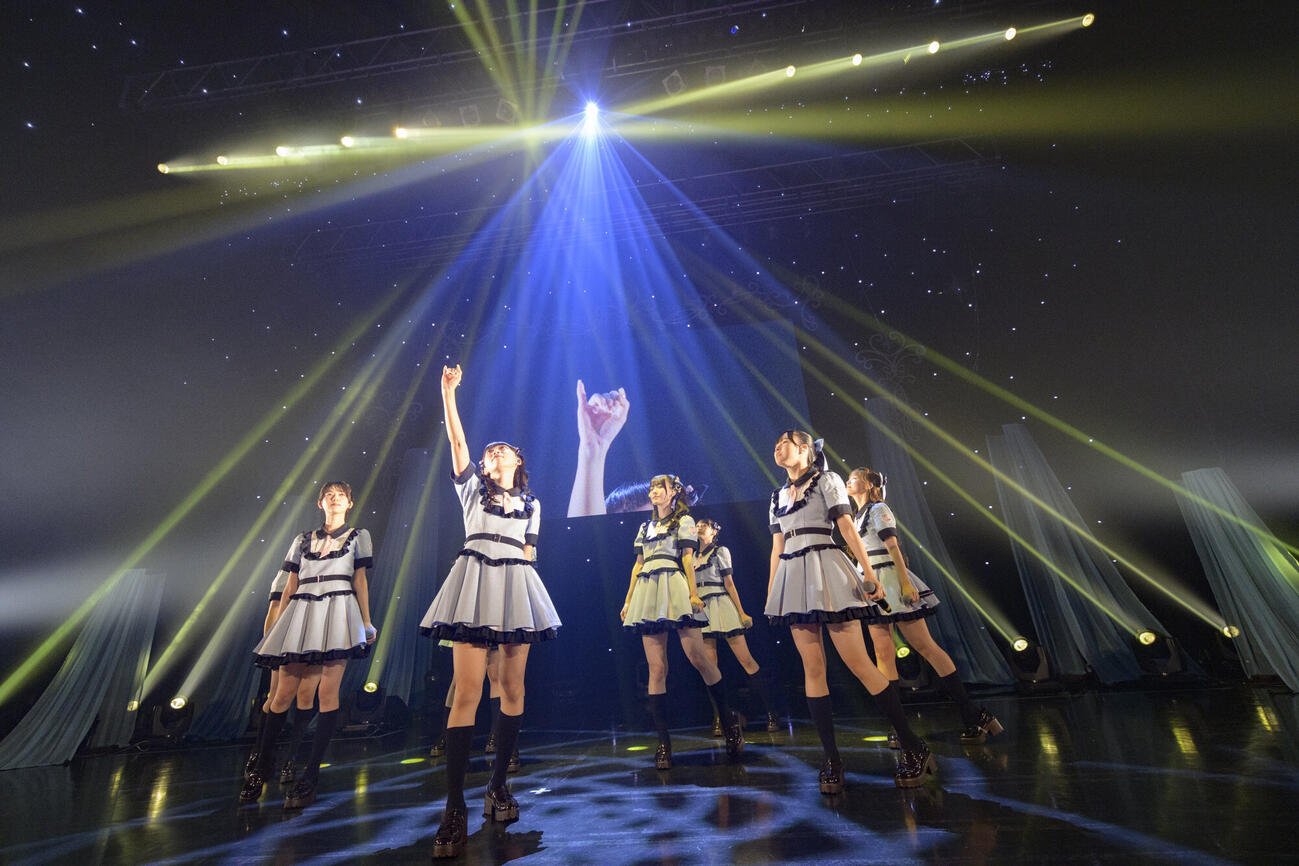 結成4周年ライブ「STELLA」でパフォーマンスする高嶺のなでしこ（林晋介氏撮影）