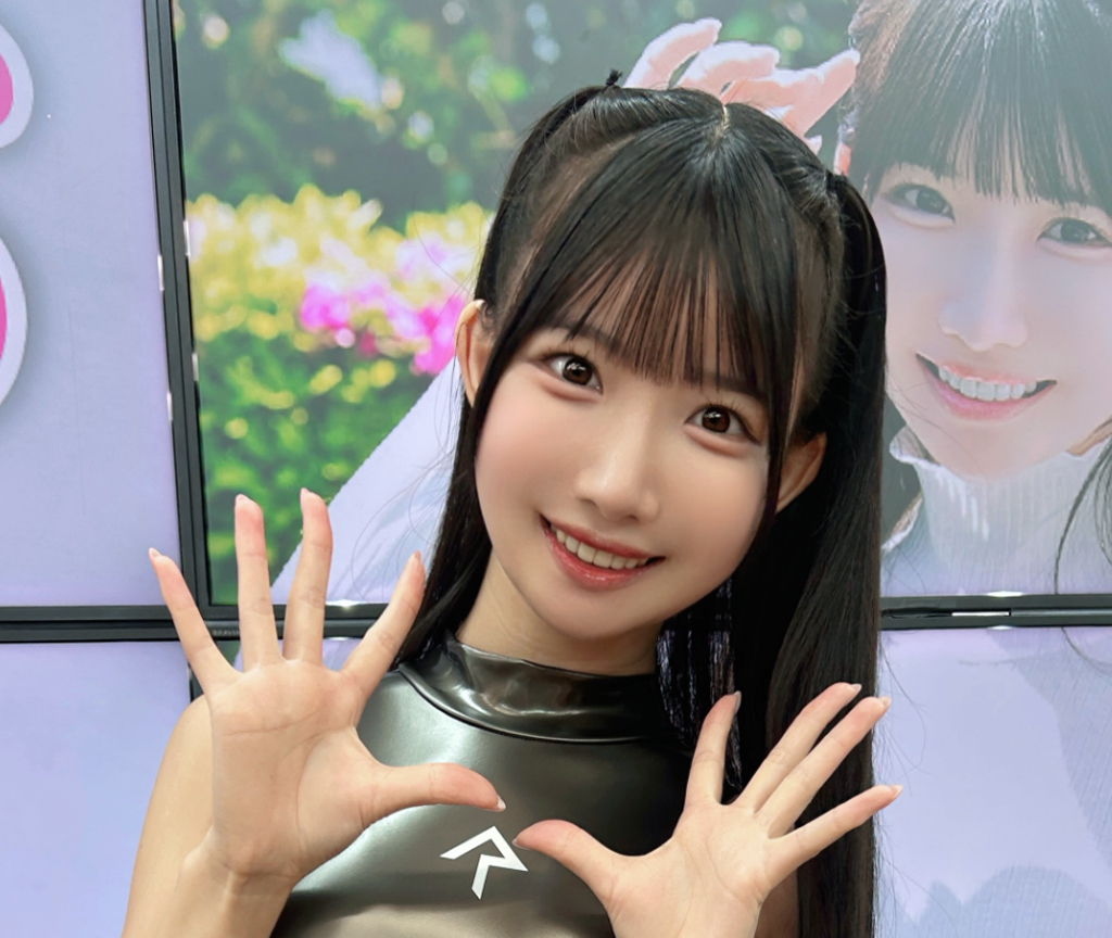 ハイレグ衣装姿を披露した五百木いお（五百木いおのインスタグラムから）
