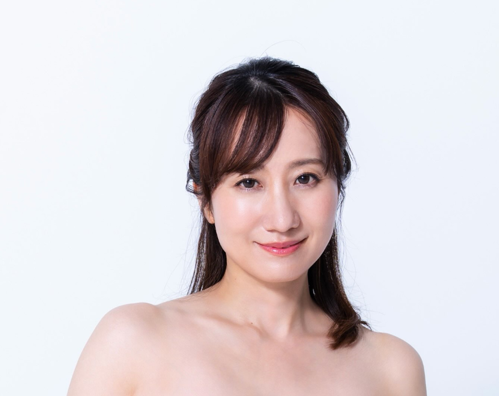ビキニ姿を披露した吉井明子さん（吉井明子のインスタグラムから）