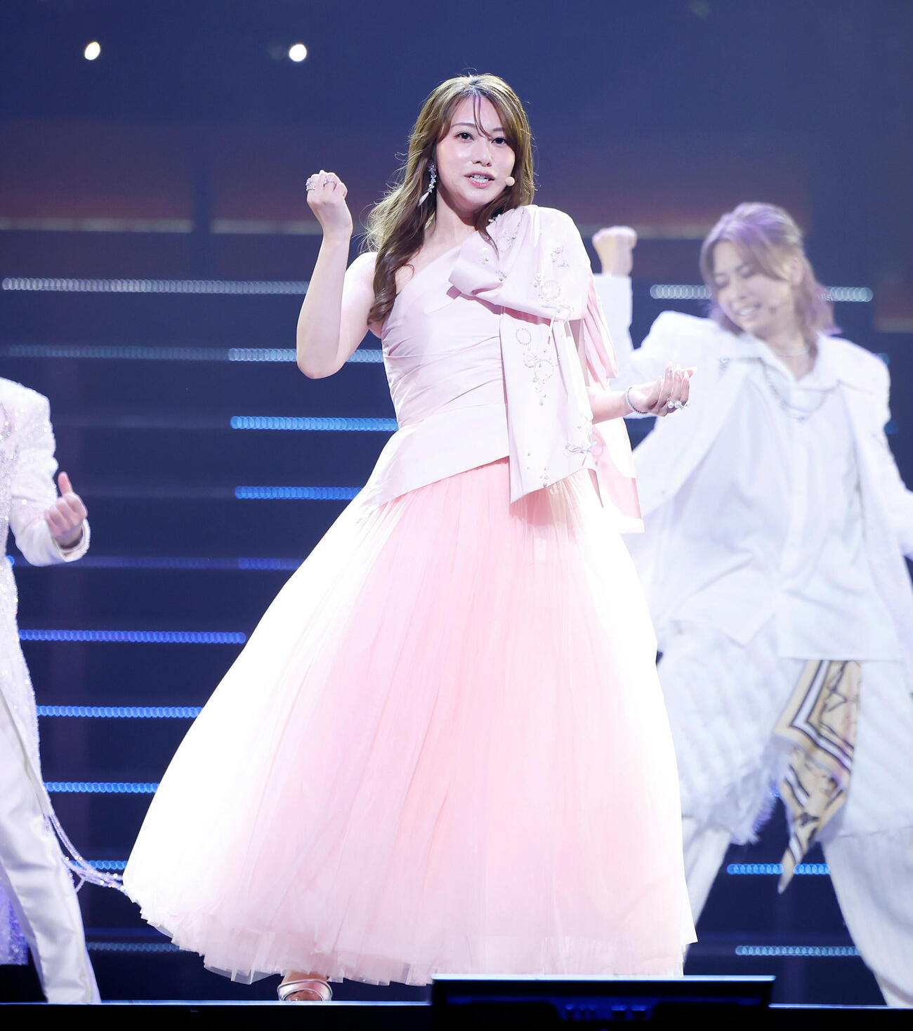 歌唱する桜井玲香（撮影・山本朝陽）