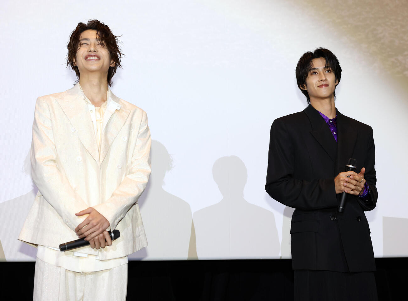 「仮面ライダーゼッツ　さよならのミッション」舞台あいさつに登壇した今井竜太郎（左）と曽野舜太（撮影・浅見桂子）