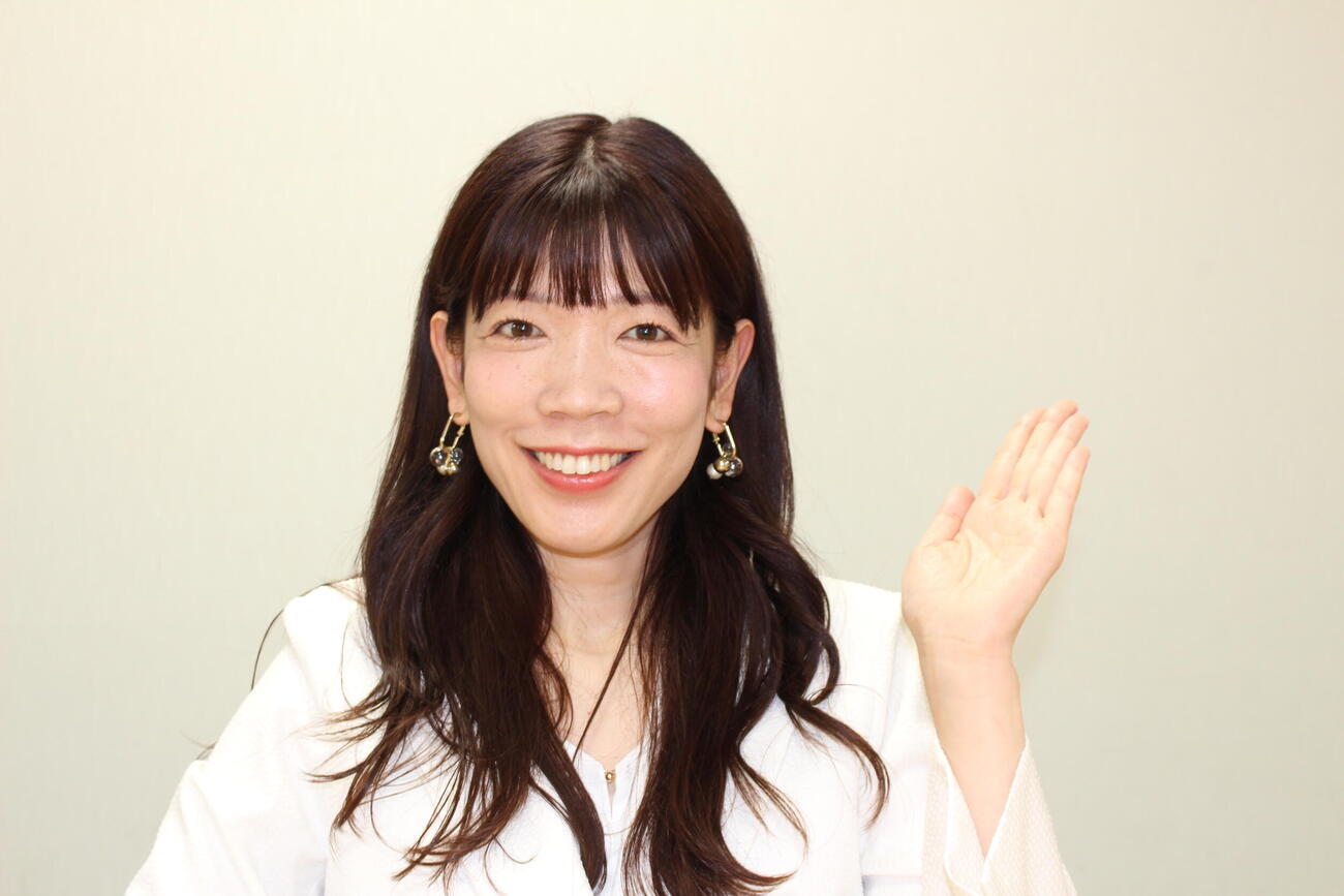 男女コンビ「ポチ」の茜チーフ（2026年4月撮影）