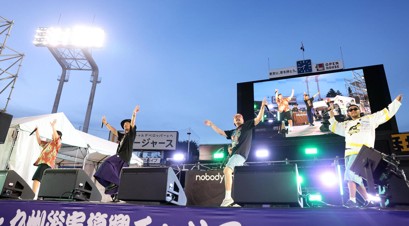 2026神宮外苑花火大会　パワフルなステージを披露するnobodyknows+（撮影・浅見桂子）