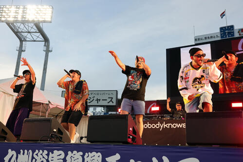 2026神宮外苑花火大会　パワフルなステージを披露するnobodyknows+（撮影・浅見桂子）