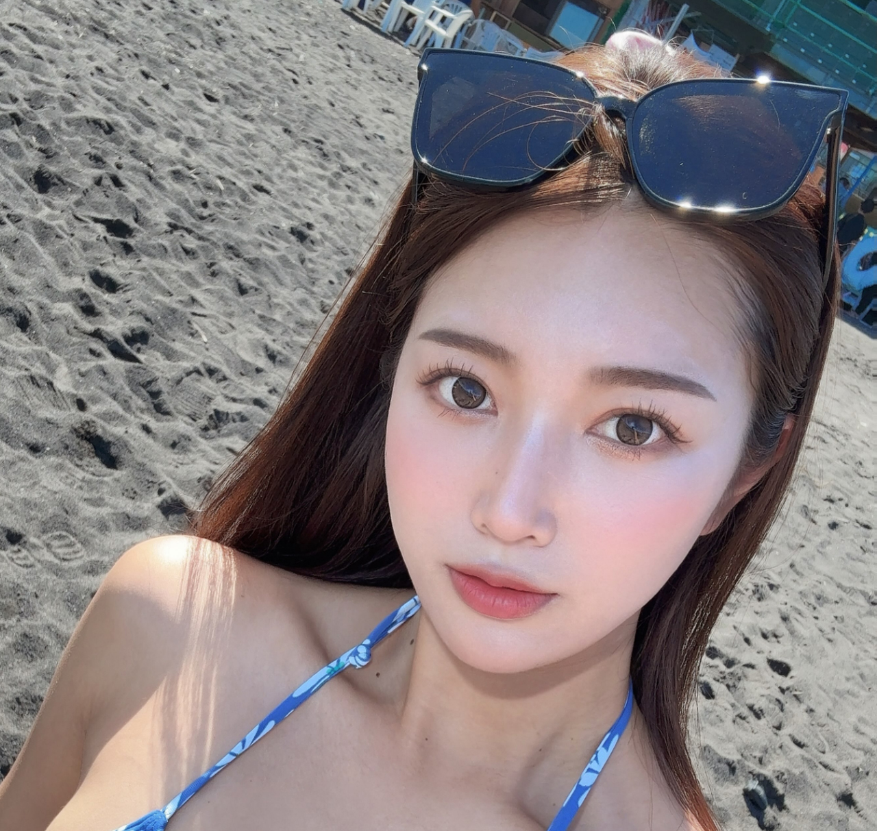 ビキニ姿を披露した成沢紫音（成沢紫音のインスタグラムから）