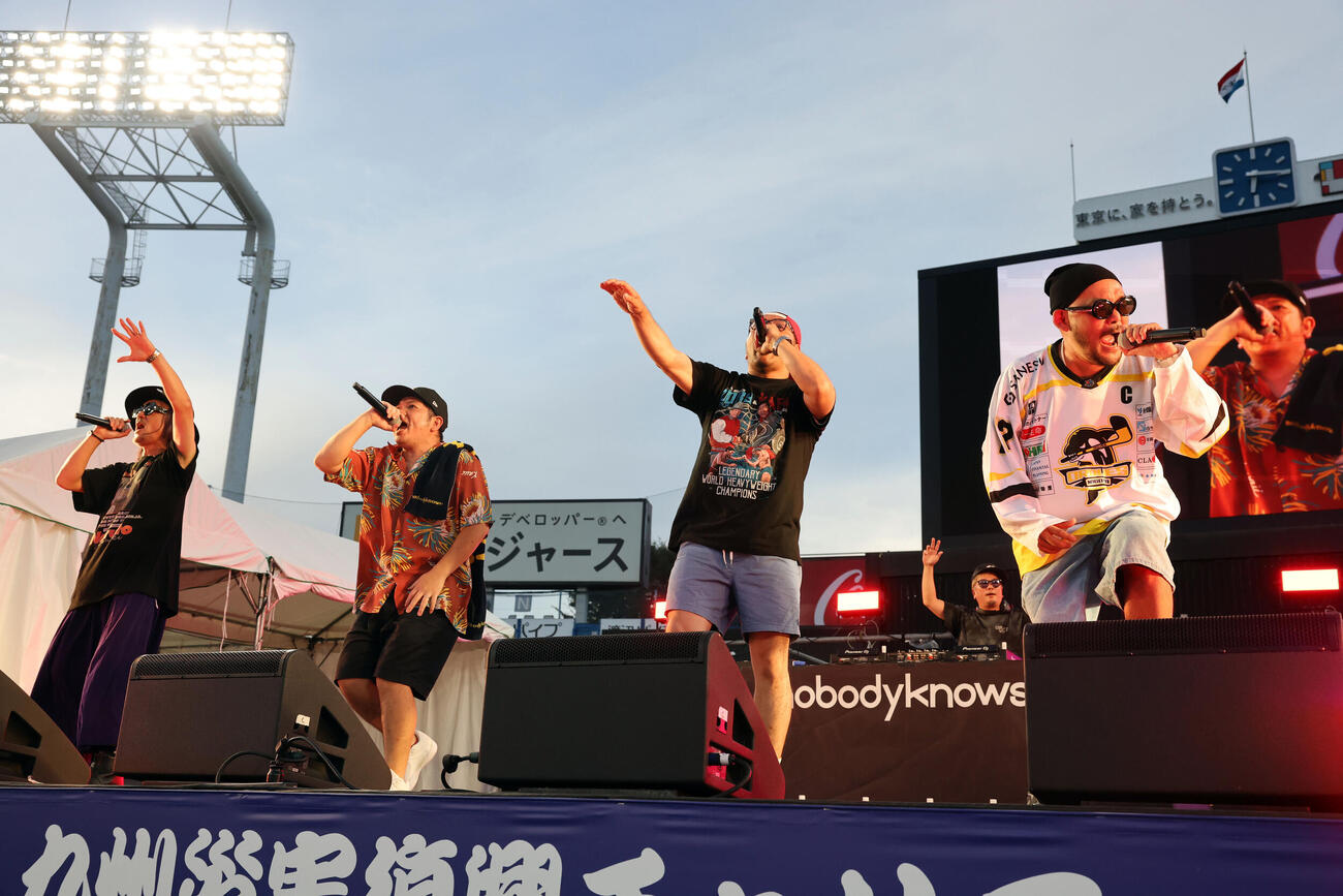2026神宮外苑花火大会　パワフルなステージを披露するnobodyknows+（撮影・浅見桂子）