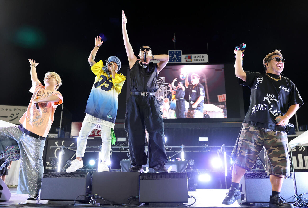 2026神宮外苑花火大会　熱いステージをを披露する湘南乃風（撮影・浅見桂子）