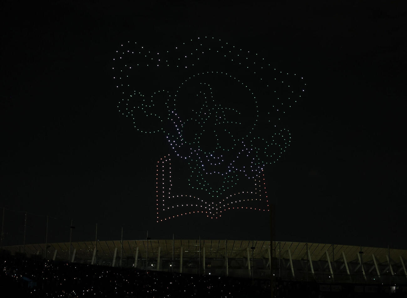 2026神宮外苑花火大会　神宮の空を彩る「ミニオンズ＆モンスターズ」ドローンショー（撮影・浅見桂子）