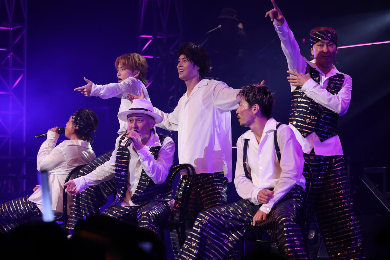 デビュー30周年に向けたメモリアルツアー「LIVE DA PUMP 2026 ROAD 2 DA 30th」をスタートしたDA PUMPの前列左からKIMI、ISSA、U－YEAH、後列左からKENZO、YORI、TOMO
