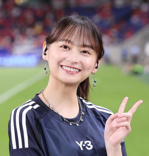「なんだこの最強コンビ」影山優佳＆井桁弘恵、Jリーグ開幕戦を現地観戦「2人とも可愛すぎ」