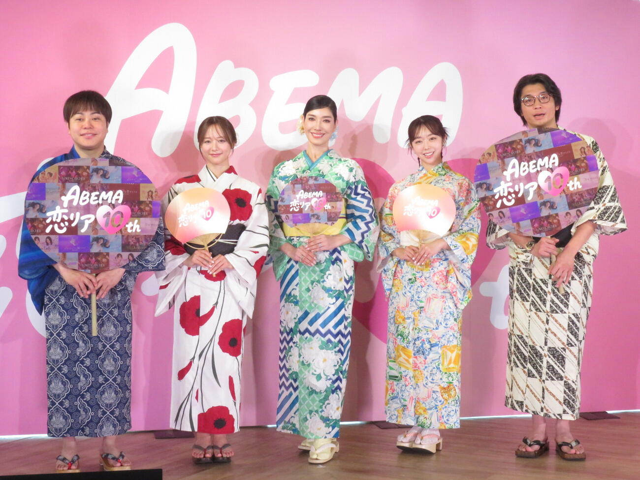 「ABEMA　恋リア　10th『恋の神回診断所』開催記者会見」に出席した左からNON STYLE井上裕介、森香澄、アンミカ、峯岸みなみ、さや香新山、