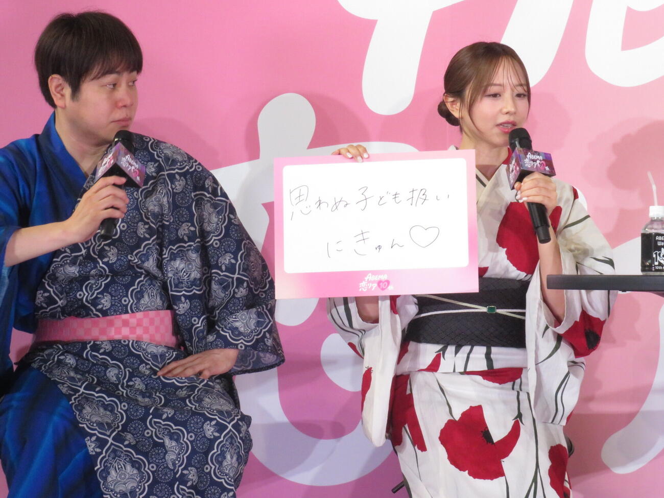 「ABEMA　恋リア　10th『恋の神回診断所』開催記者会見」にNON STYLE井上裕介（左）と森香澄