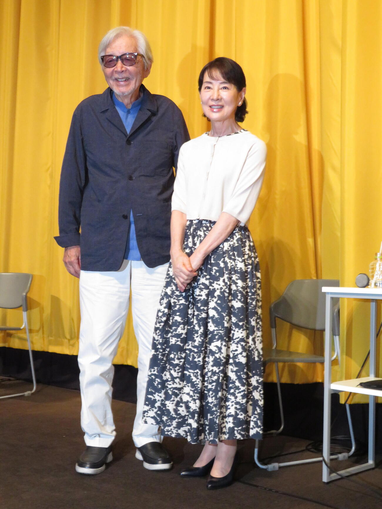 第15回「戦争の記憶と記録を語り継ぐ映画祭」でトークを行った吉永小百合と山田洋次監督（撮影・村上幸将）
