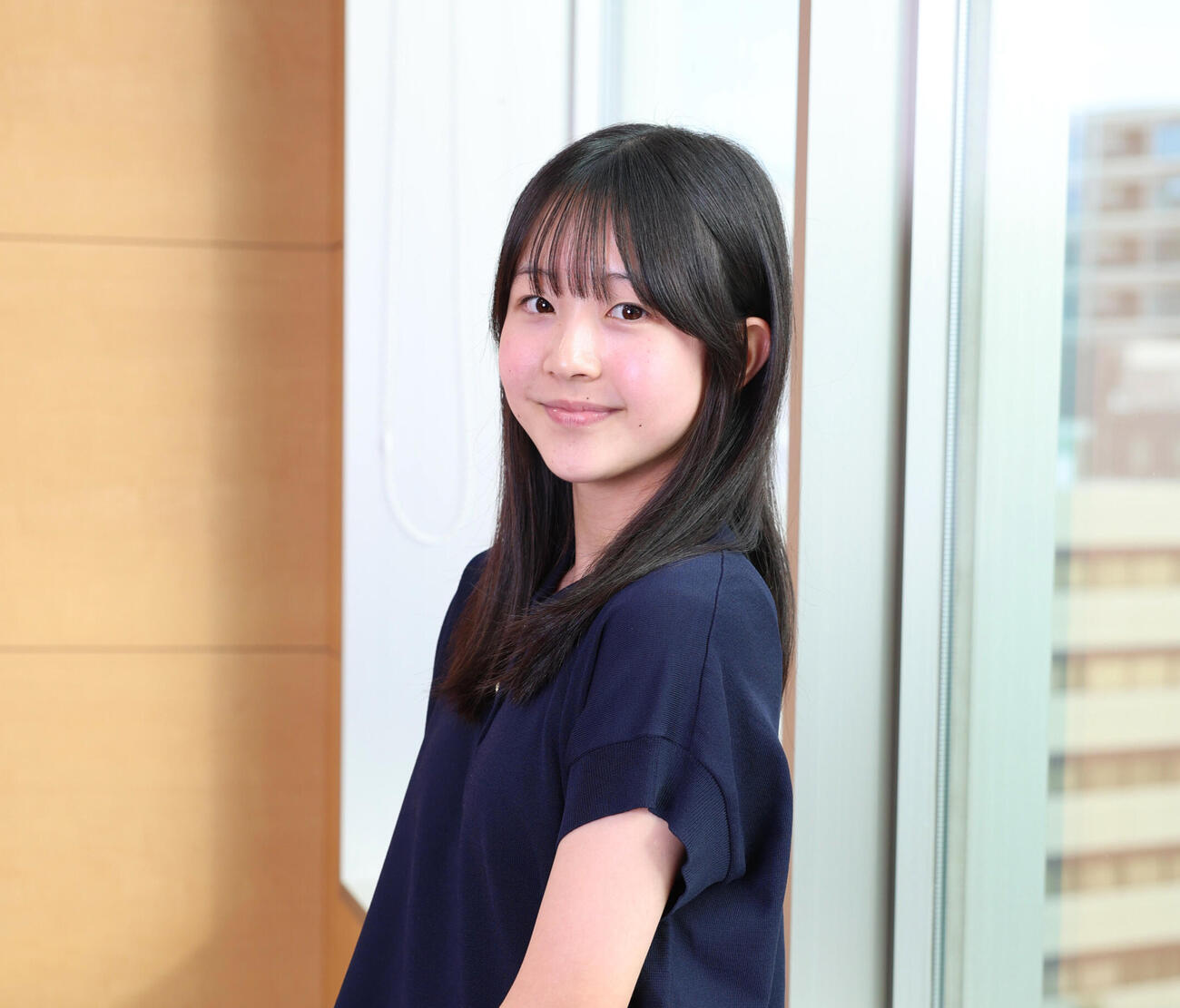 笑顔で目線を向ける遠藤りゆ（撮影・増田悦実）