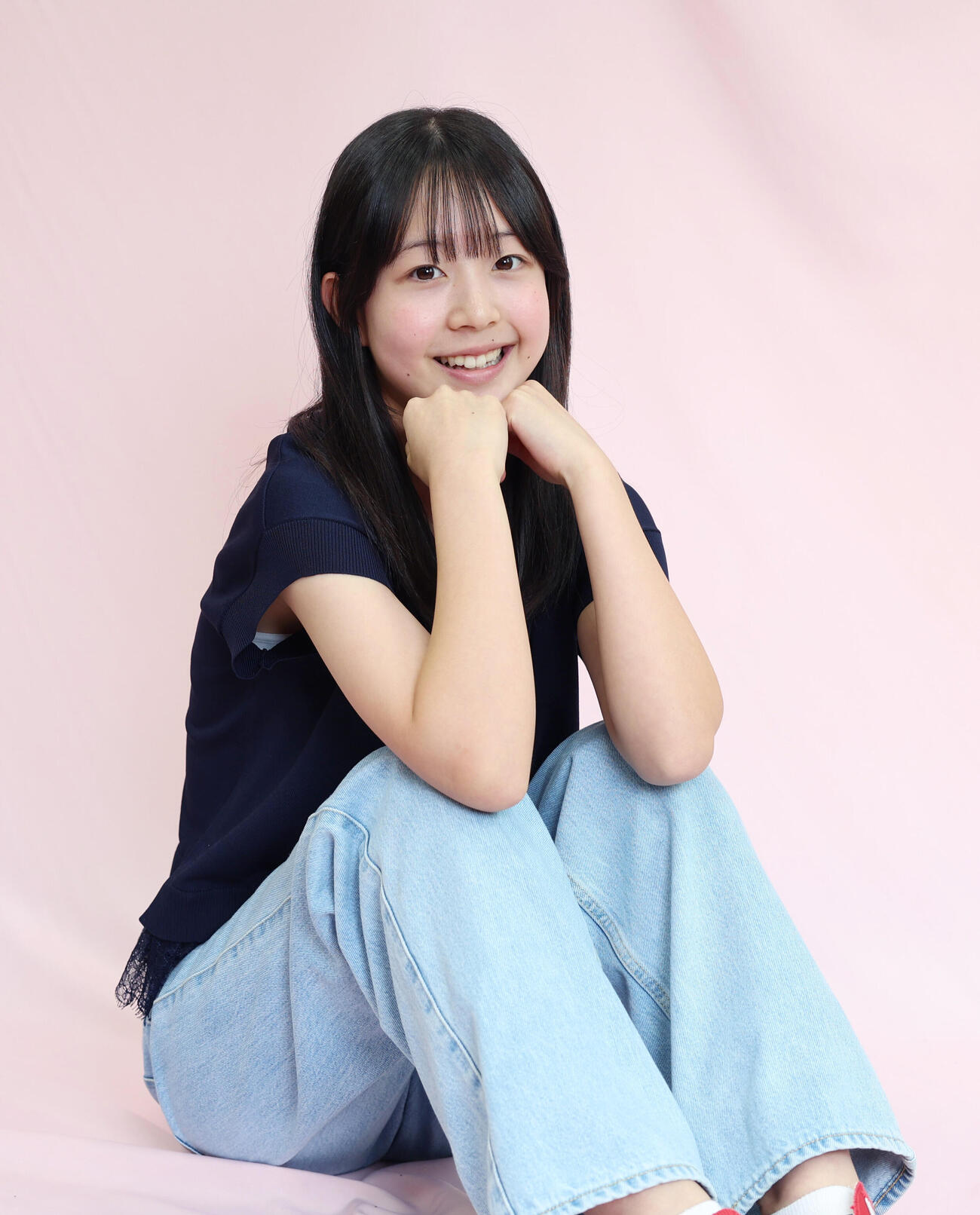 笑顔で目線を向ける遠藤りゆ（撮影・増田悦実）