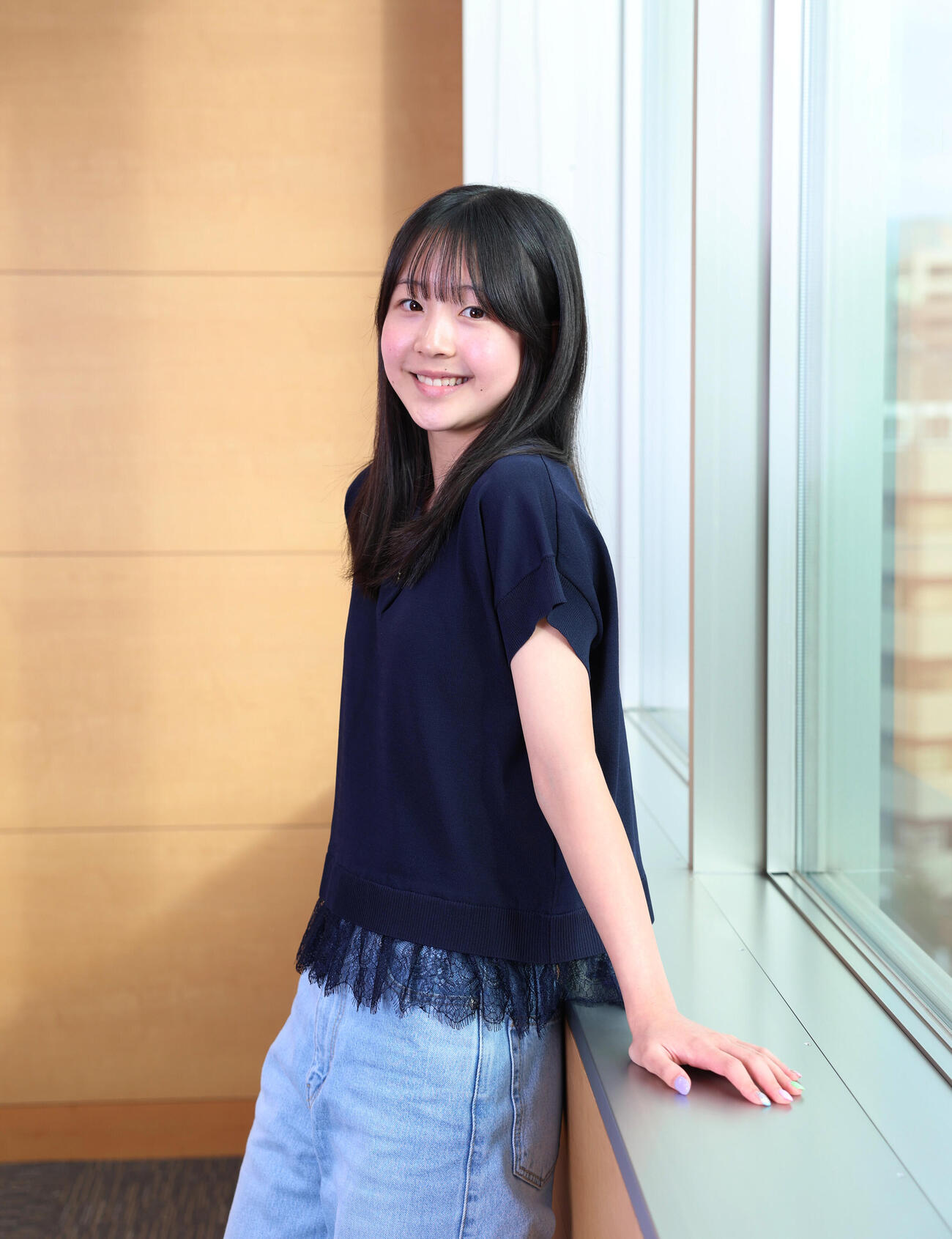 笑顔で目線を向ける遠藤りゆ（撮影・増田悦実）
