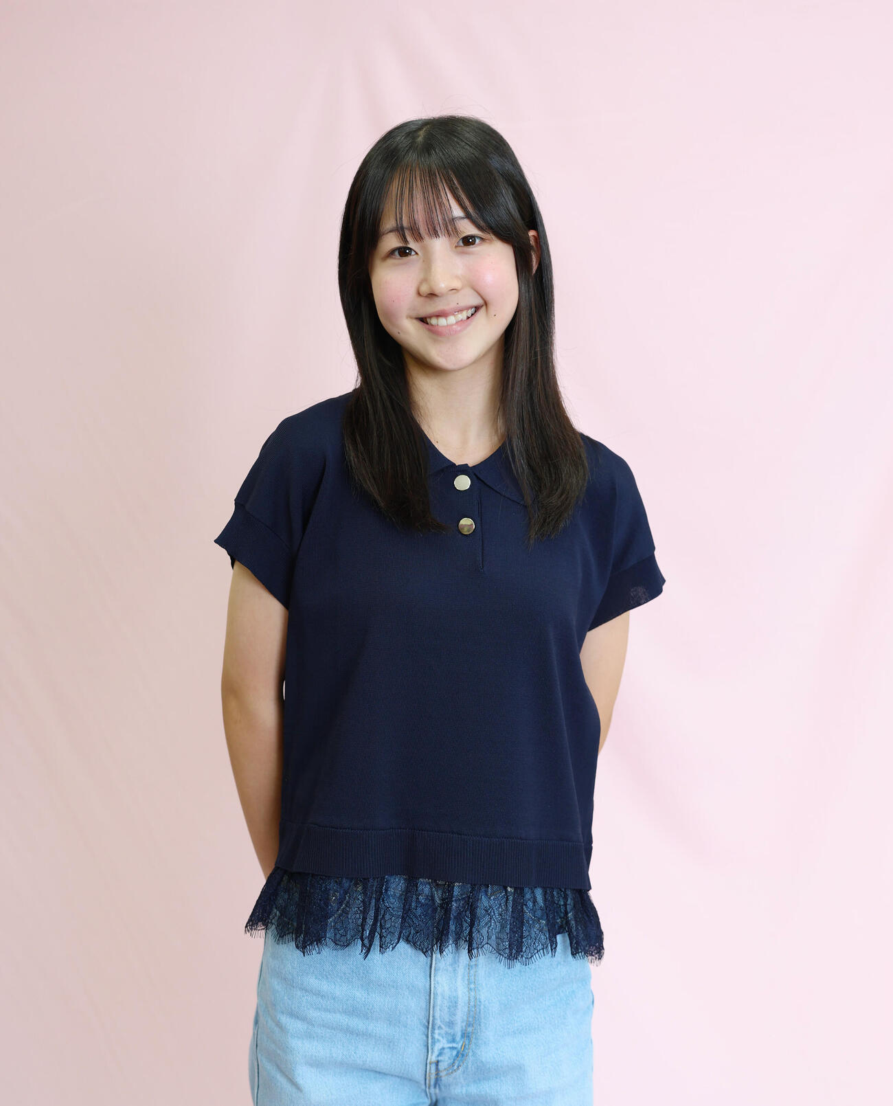 笑顔で目線を向ける遠藤りゆ（撮影・増田悦実）