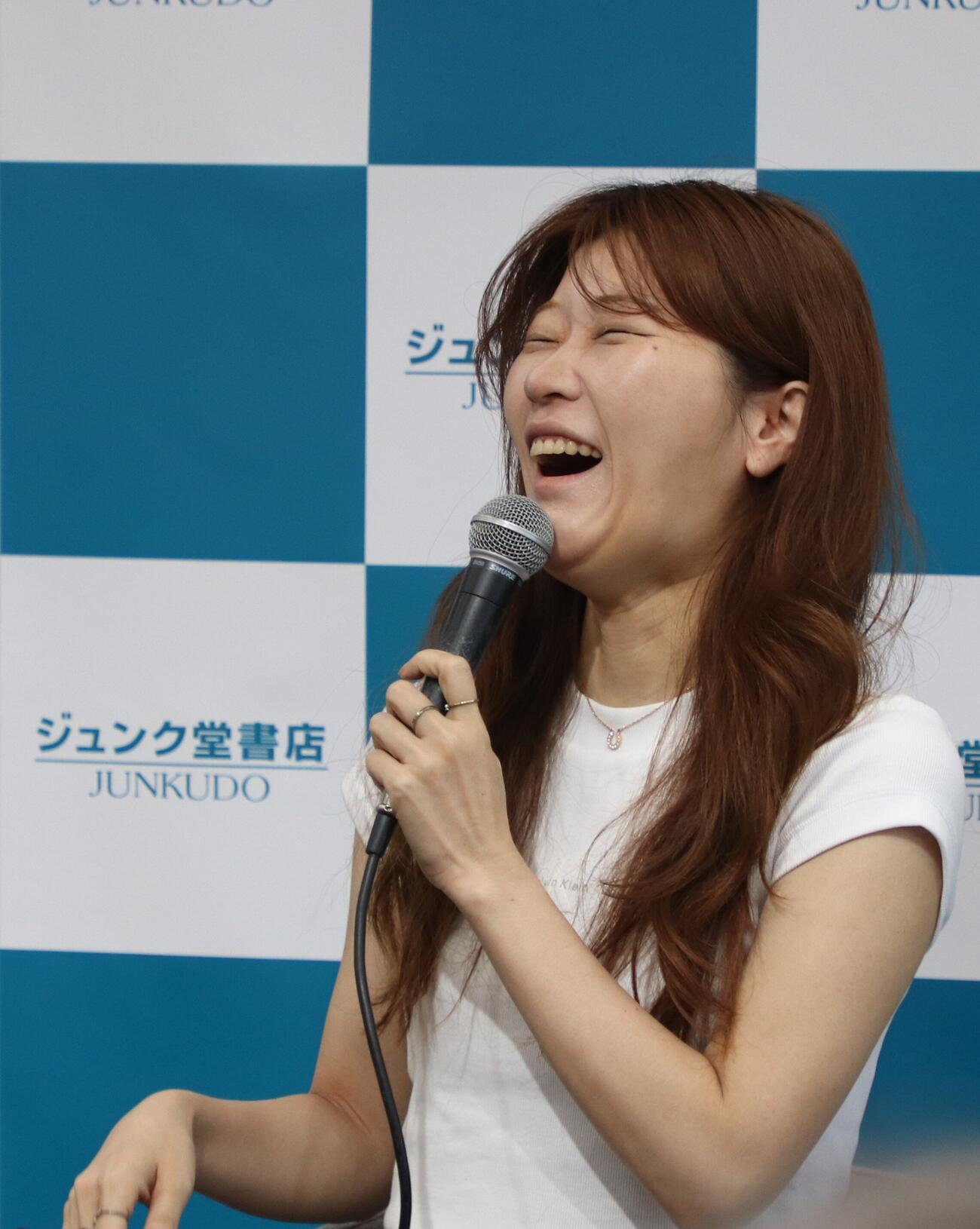 「ヒコロヒー『きれはし』文庫版・発売記念」イベントに出席したヒコロヒー