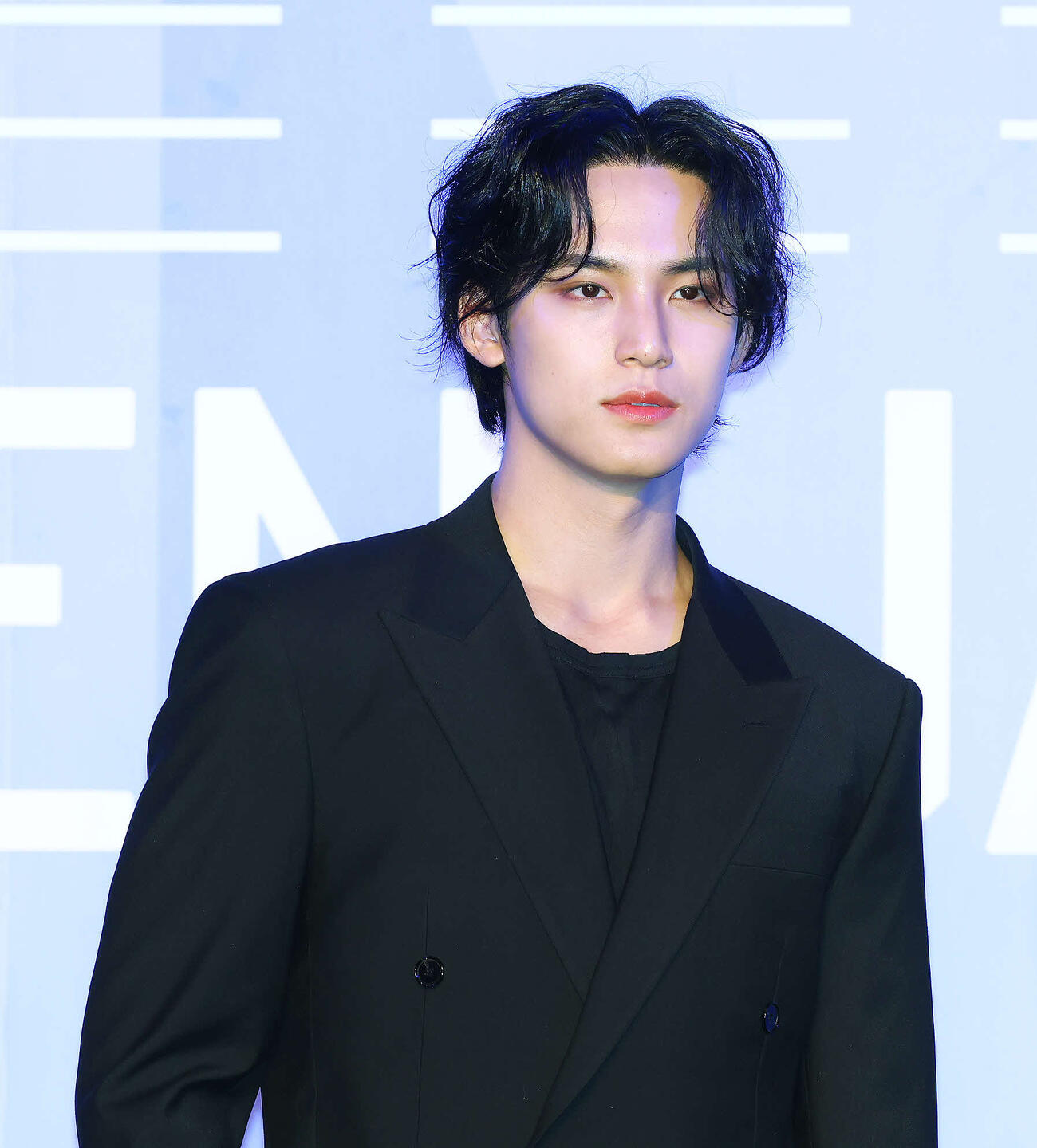 ソロで写真に納まるSEVENTEENのMINGYU（撮影・河田真司）