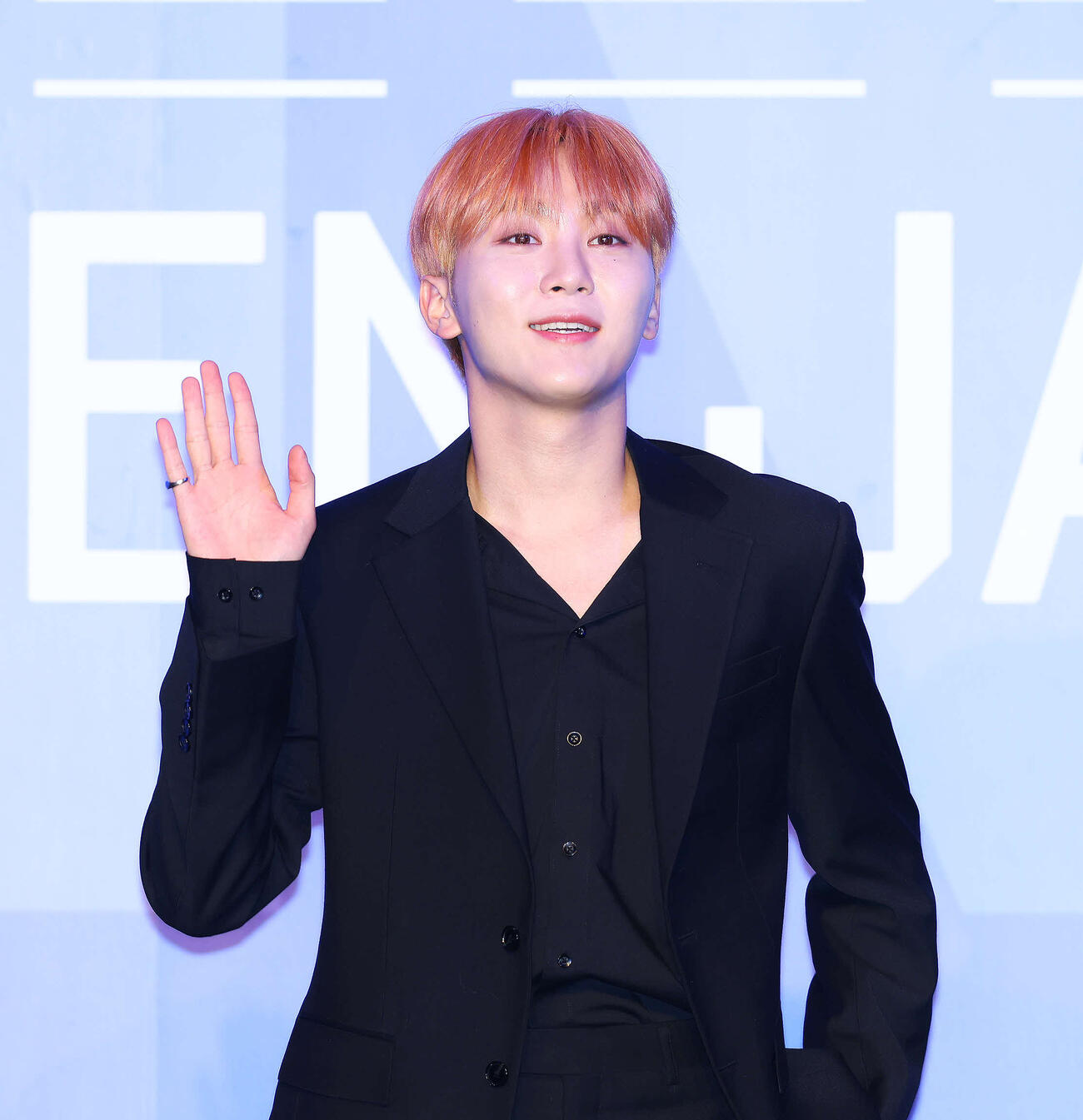 ソロで写真に納まるSEVENTEENのSEUNGKWAN（撮影・河田真司）