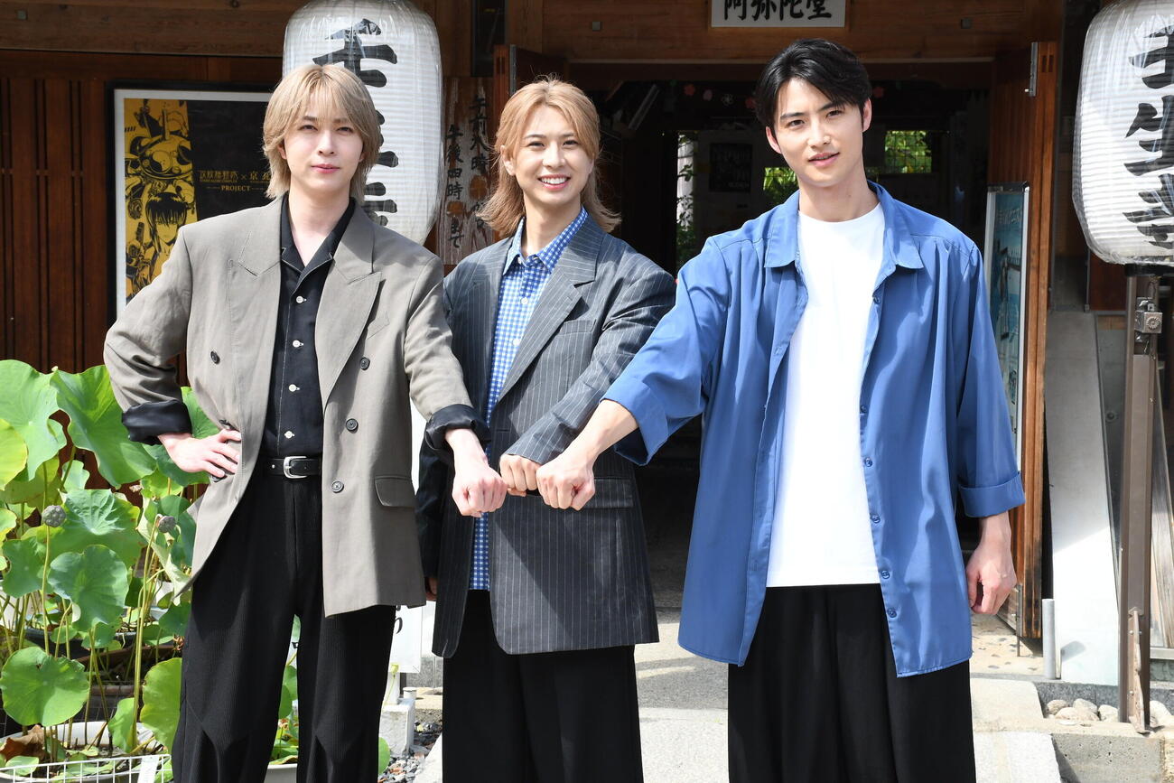 ミュージカル「星影の人－沖田総司・まぼろしの青春－」の取材会に出席した、左から笹森裕貴、岡宮来夢、岐洲匠（撮影・阪口孝志）