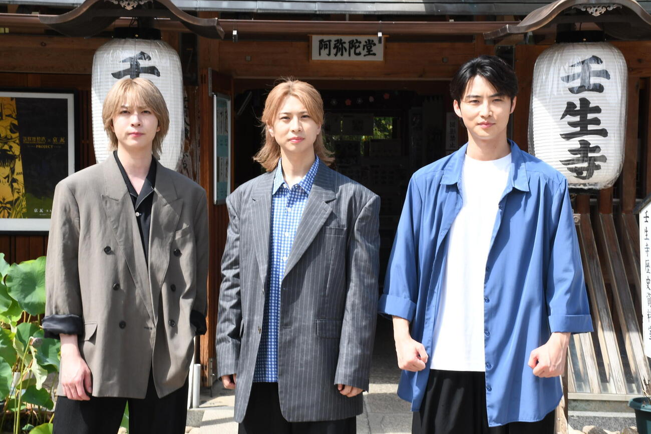 ミュージカル「星影の人－沖田総司・まぼろしの青春－」の取材会に出席した、左から笹森裕貴、岡宮来夢、岐洲匠（撮影・阪口孝志）