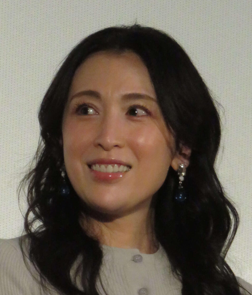 雛形あきこ＝2025年5月
