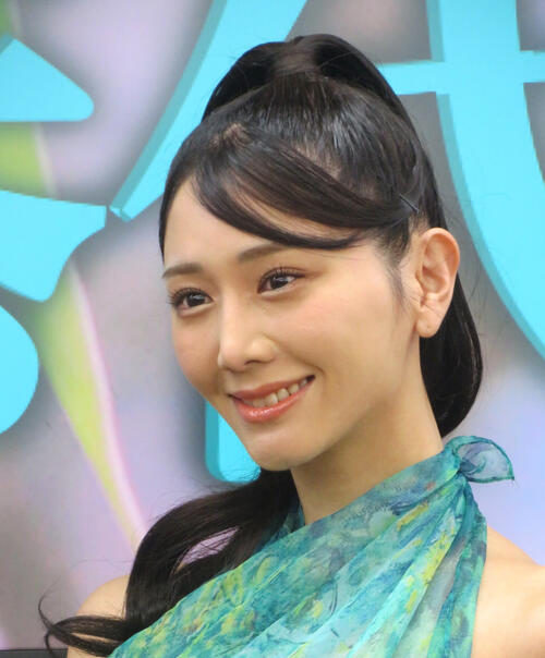 “９頭身美ボディー”斎藤恭代、衝撃的アンダーバストあらわな曲線美“ミラーショット”公開