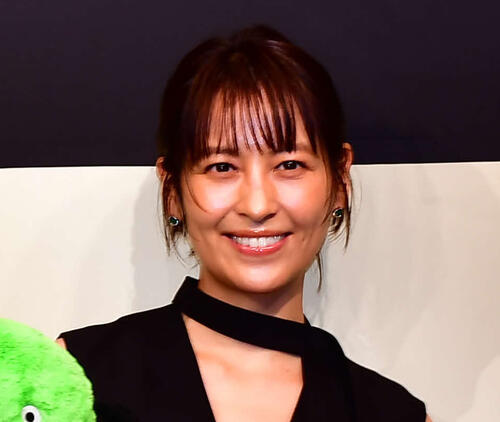 青木裕子アナ、矢部浩之とのラブラブ夫婦ショットアップ　ワインやビールを並べてにっこり
