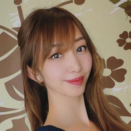 「秋田の誇り」44歳フリーアナ、曲線美にピッタリ　タイトなTシャツ姿に「胸の主張が…」