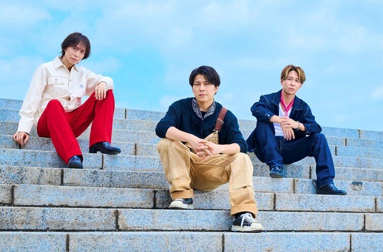 LAST FIRSTの最新アーティスト写真。左からGACKY、YOSUKE、OSA