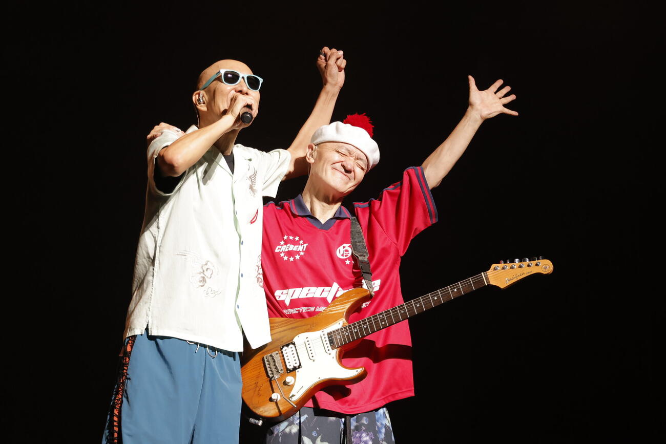 35年ぶりの日本武道館公演を行った爆風スランプのサンプラザ中野くんとパッパラー河合（C）Photo by　池村隆司