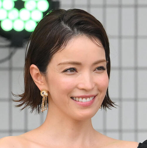 知念里奈「報告できること、嬉しいです」20歳長男が欧州屈指のハンガリー国立バレエ団に入団
